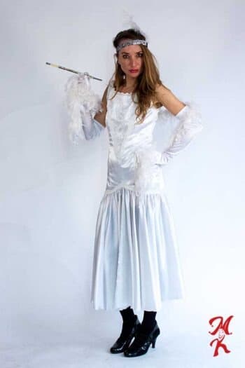 Biała suknia estradowa lata 20