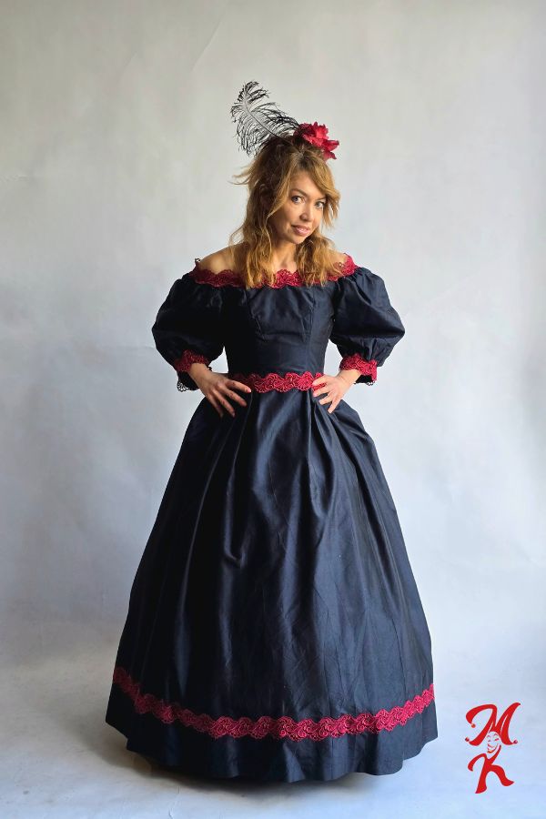 Suknia Wiktoriańska z Czerwonym Akcentem Suknia Wiktoriańska z Czerwonym Akcentem