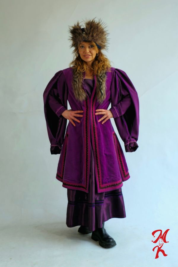 Kontusz Szlachecki Fioletowy – Duma i Elegancja Dawnej Rzeczypospolitej Kontusz Szlachecki Fioletowy – Duma i Elegancja Dawnej Rzeczypospolitej